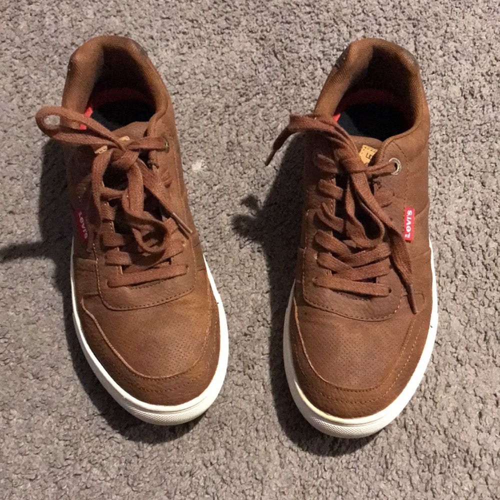 Mens Brown Levi’s sneakers